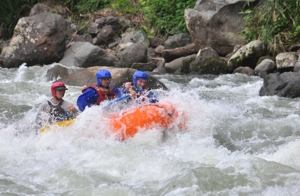 Serendipity Costa Rica's three-man raft on the Top Pacuare river