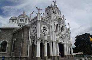 side view of Basílica de Nuestra Señora de los Ángeles, Cartago, Costa Rica