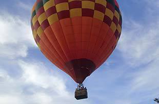 hot air balloon taking off in costa rica on private tour