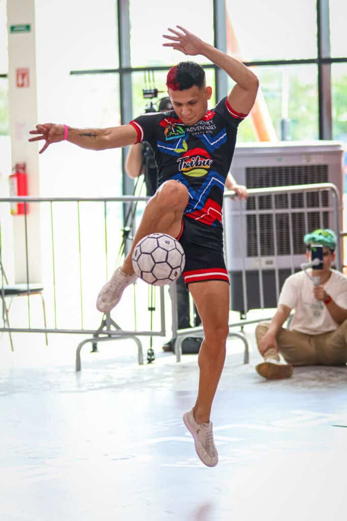 Dayronman Freestyle Footballer performing a trick at Pulse Monterrey